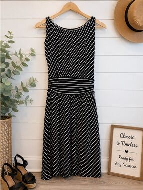🖤 🖤 Express Black & White Striped Sleeveless Dress Size Small